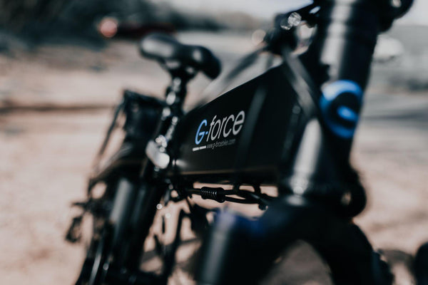 Close-up van een zwarte tweedehands e-bike