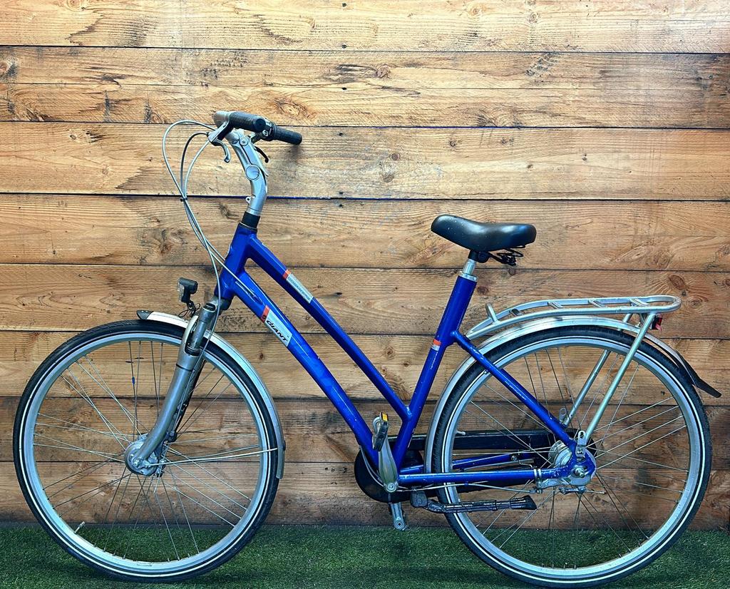 Giant Cosmo 7v 28inch 57cm